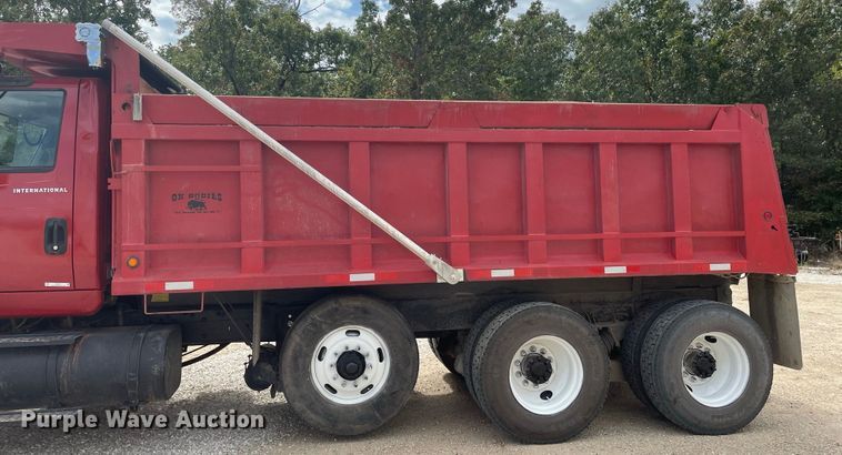 image for item IF9257 2005 International 7600  dump truck