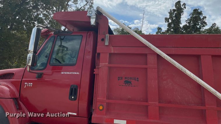 image for item IF9257 2005 International 7600  dump truck