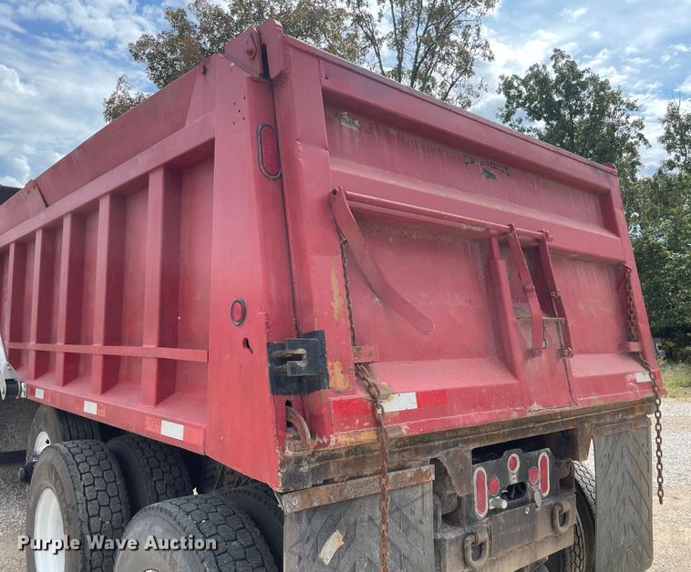 image for item IF9257 2005 International 7600  dump truck