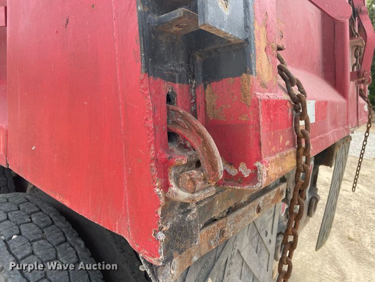 image for item IF9257 2005 International 7600  dump truck