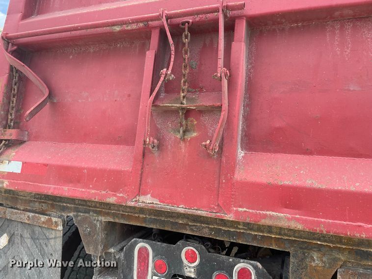 image for item IF9257 2005 International 7600  dump truck