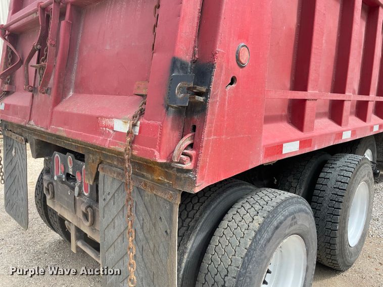 image for item IF9257 2005 International 7600  dump truck