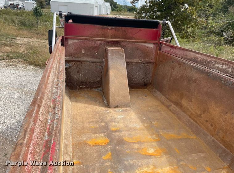 image for item IF9257 2005 International 7600  dump truck