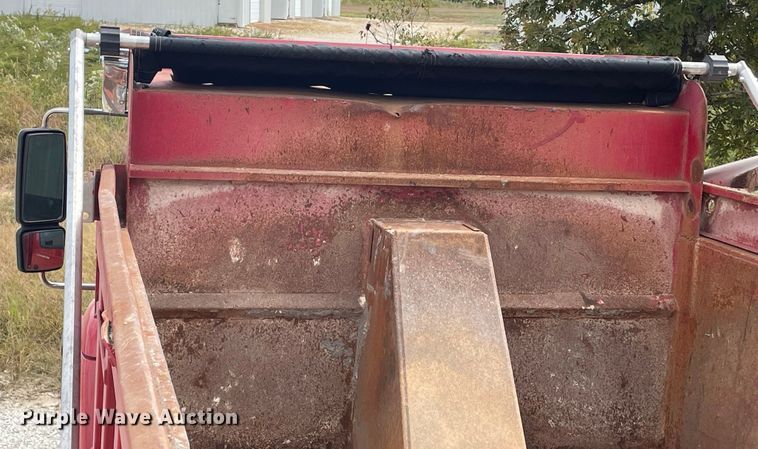 image for item IF9257 2005 International 7600  dump truck