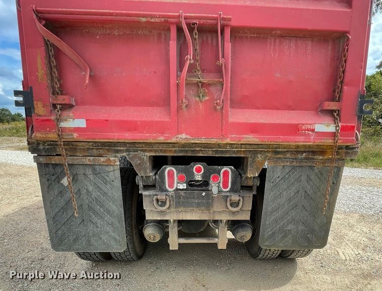 image for item IF9257 2005 International 7600  dump truck