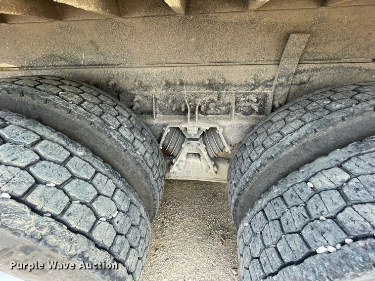 image for item IF9257 2005 International 7600  dump truck