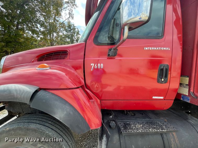 image for item IF9257 2005 International 7600  dump truck