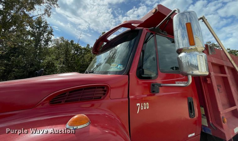 image for item IF9257 2005 International 7600  dump truck