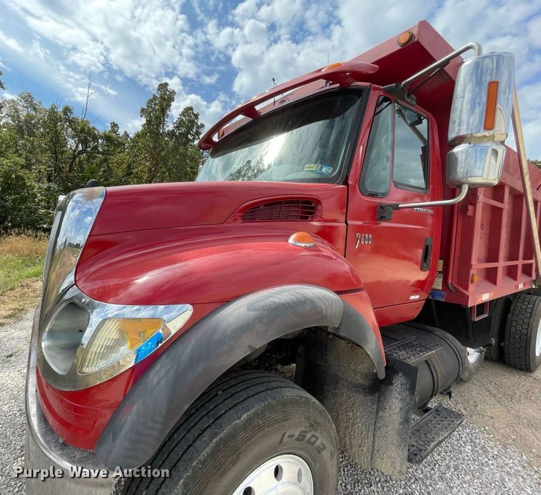 image for item IF9257 2005 International 7600  dump truck