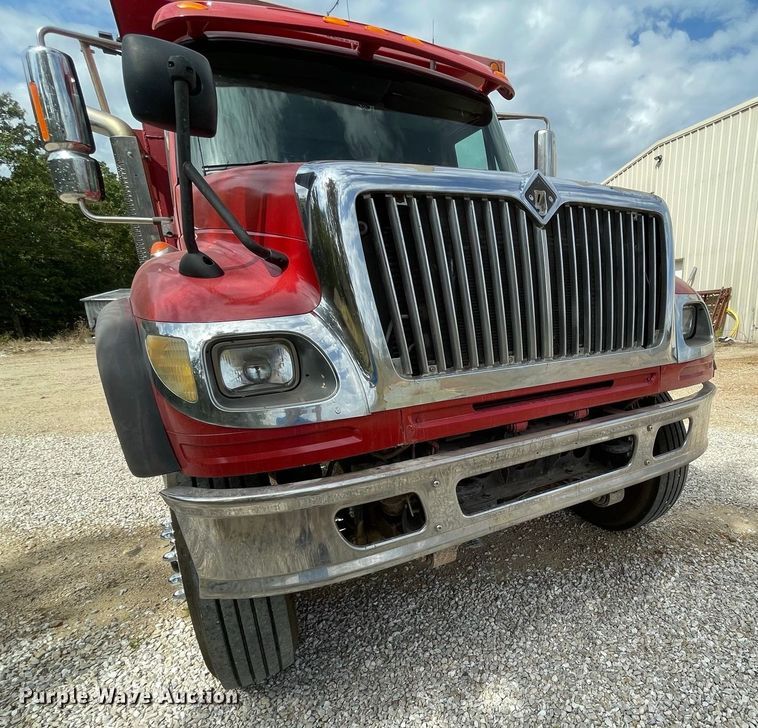 image for item IF9257 2005 International 7600  dump truck