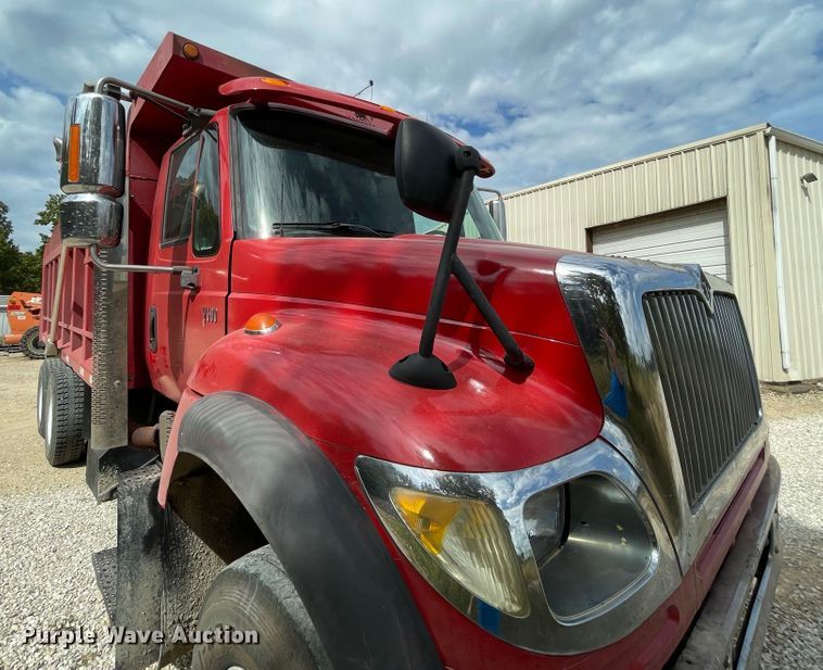 image for item IF9257 2005 International 7600  dump truck