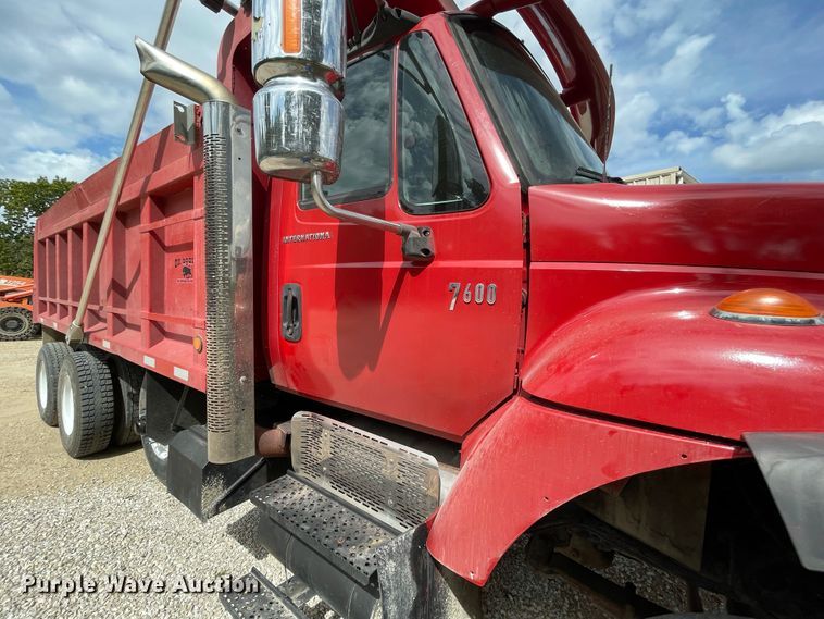 image for item IF9257 2005 International 7600  dump truck