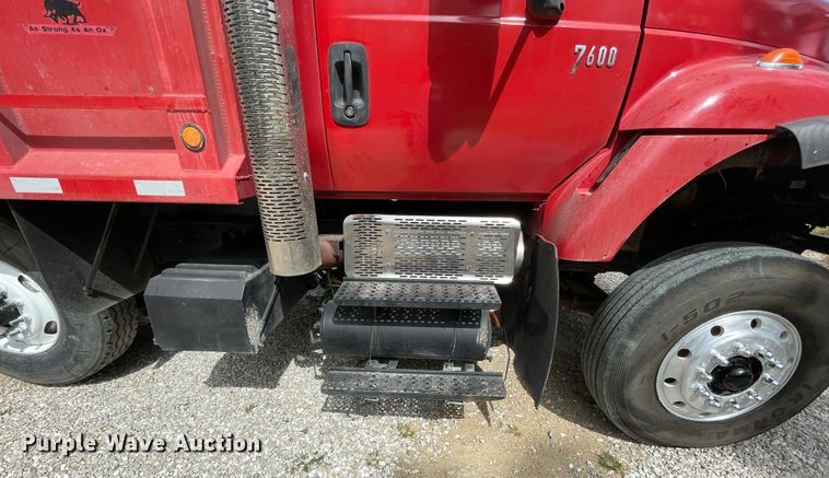 image for item IF9257 2005 International 7600  dump truck