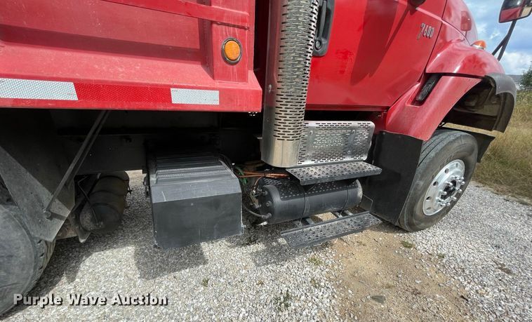image for item IF9257 2005 International 7600  dump truck