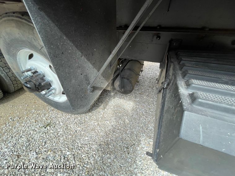 image for item IF9257 2005 International 7600  dump truck