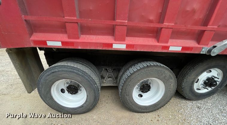 image for item IF9257 2005 International 7600  dump truck