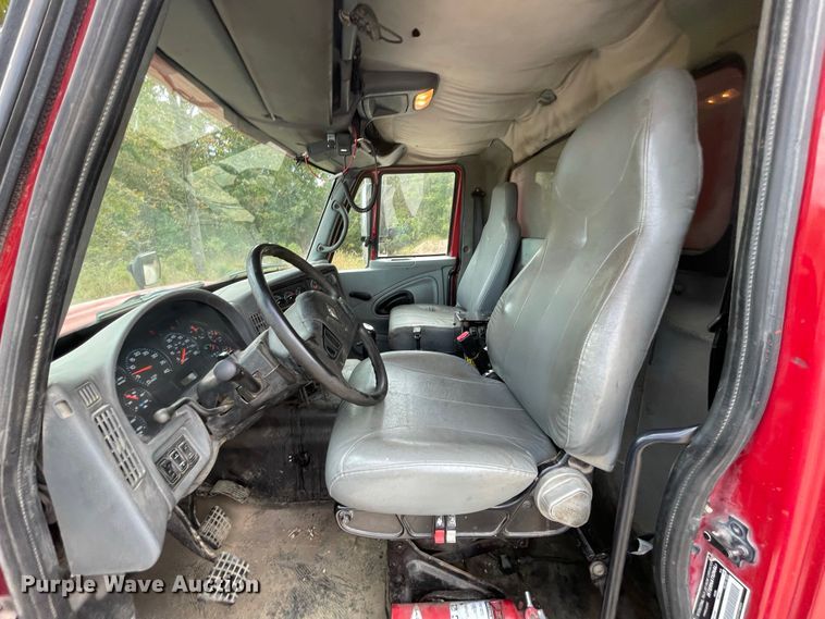 image for item IF9257 2005 International 7600  dump truck