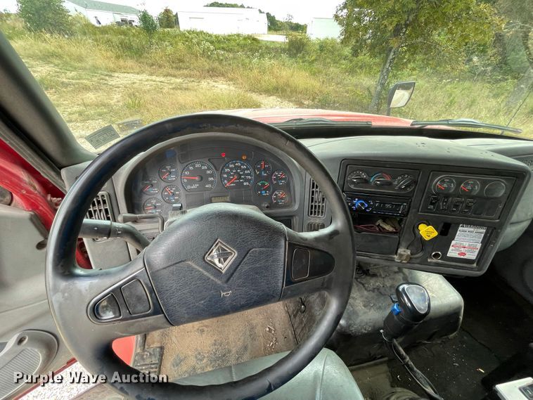 image for item IF9257 2005 International 7600  dump truck