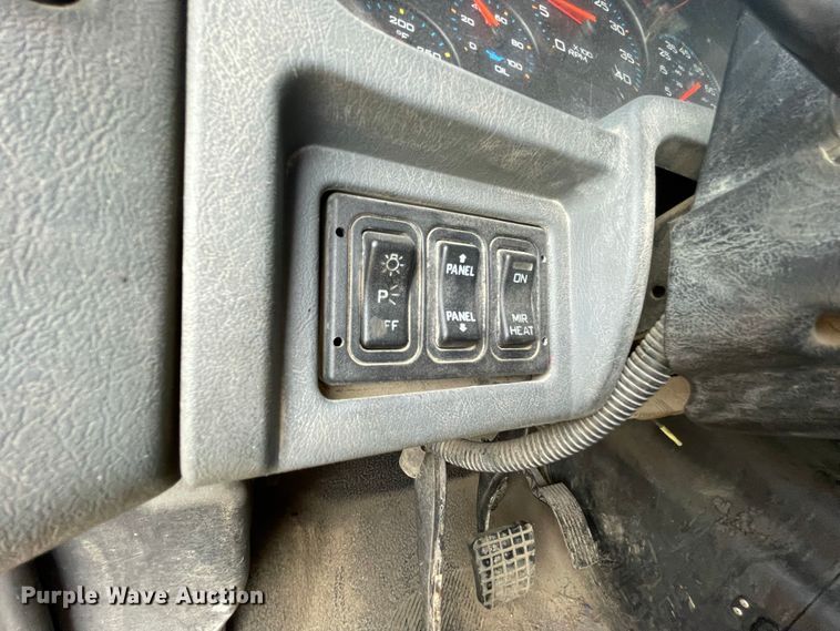 image for item IF9257 2005 International 7600  dump truck