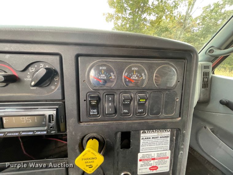 image for item IF9257 2005 International 7600  dump truck