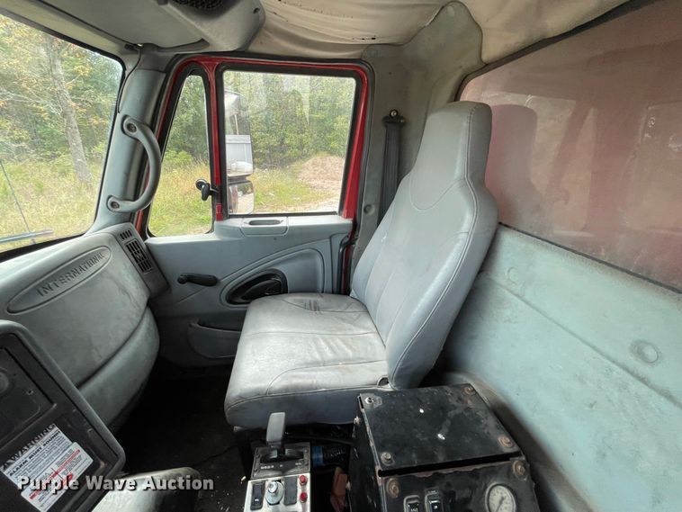 image for item IF9257 2005 International 7600  dump truck