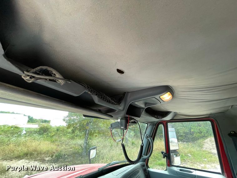 image for item IF9257 2005 International 7600  dump truck