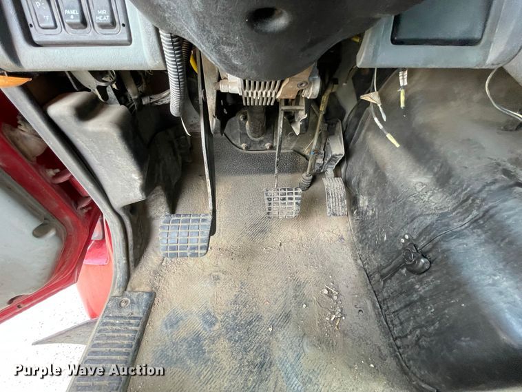 image for item IF9257 2005 International 7600  dump truck