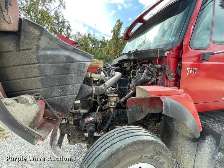 image for item IF9257 2005 International 7600  dump truck