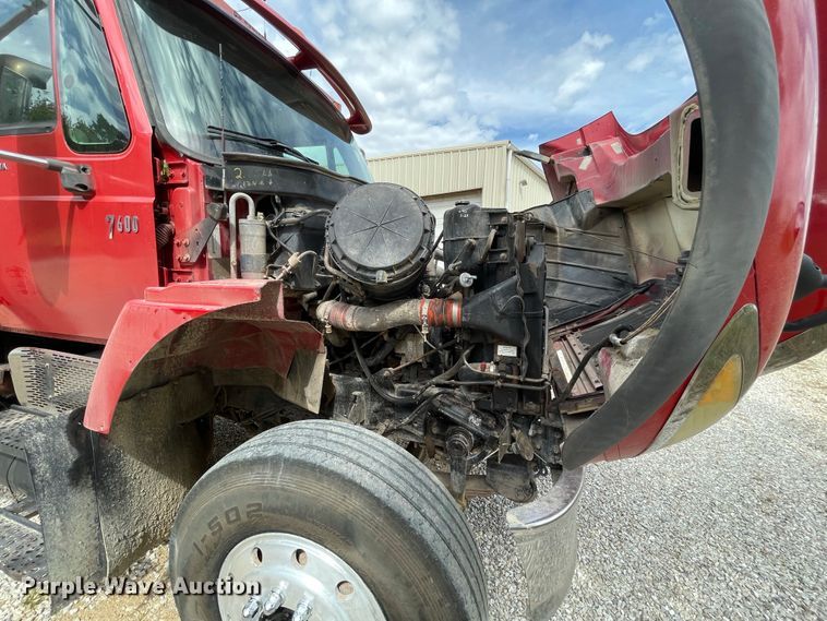 image for item IF9257 2005 International 7600  dump truck