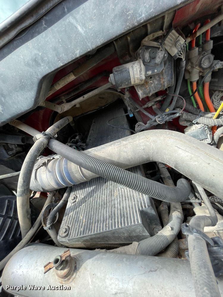 image for item IF9257 2005 International 7600  dump truck