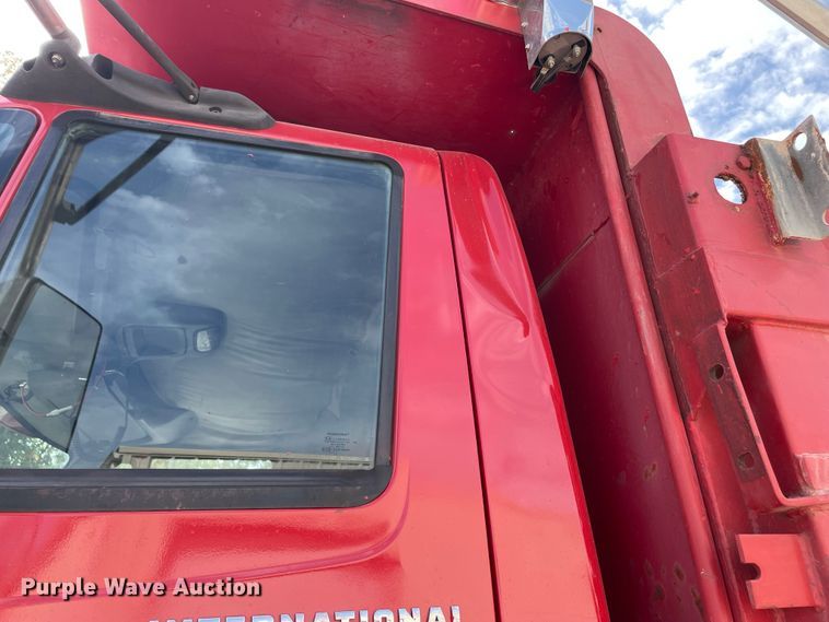 image for item IF9257 2005 International 7600  dump truck