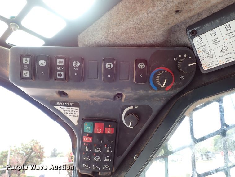 image for item IN9659 2017 John Deere 333G  tracked skid steer loader