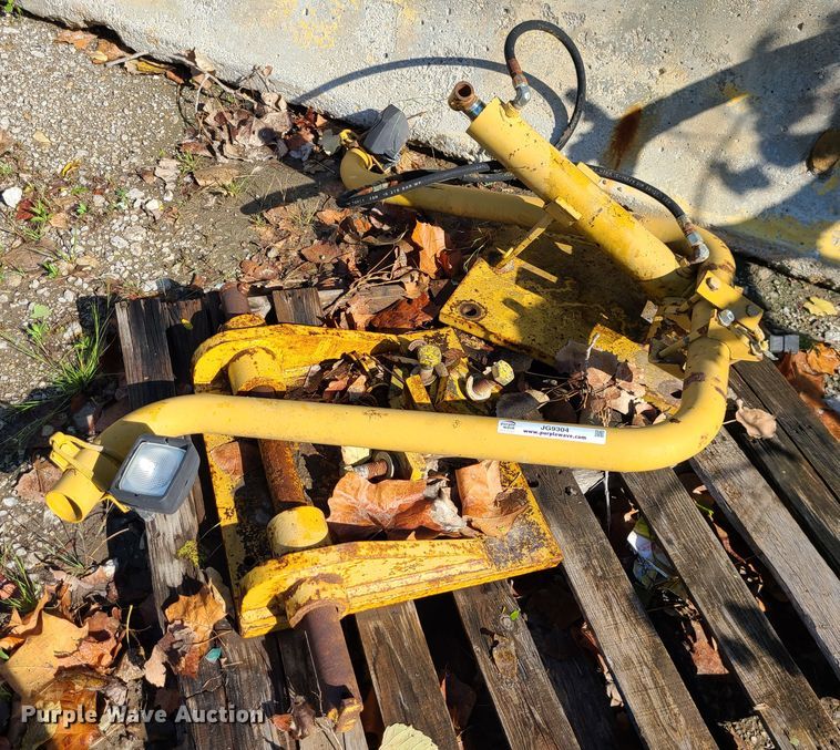 image for item JG9304 Caterpillar 140H  motor grader front lift group