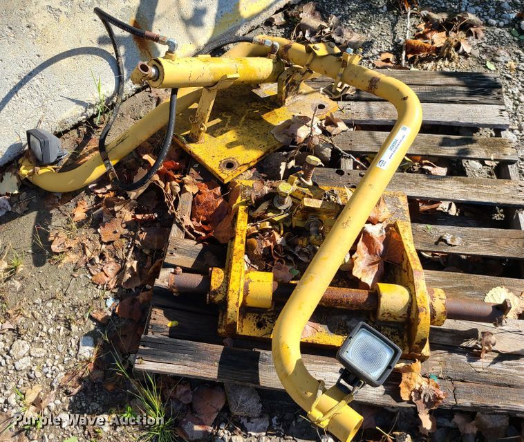 image for item JG9304 Caterpillar 140H  motor grader front lift group