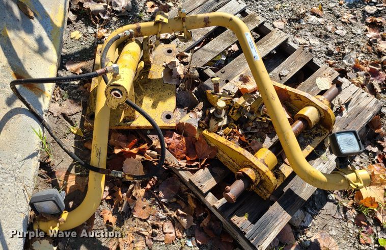 image for item JG9304 Caterpillar 140H  motor grader front lift group