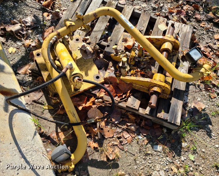 image for item JG9304 Caterpillar 140H  motor grader front lift group