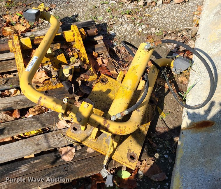 image for item JG9304 Caterpillar 140H  motor grader front lift group