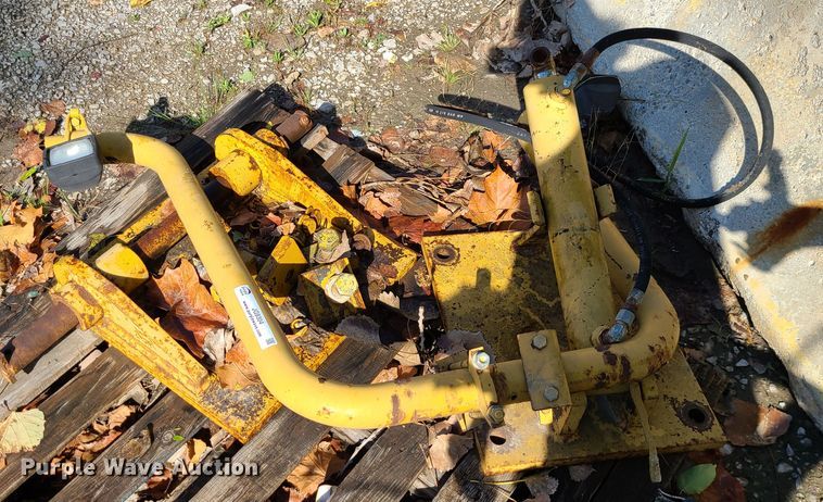 image for item JG9304 Caterpillar 140H  motor grader front lift group