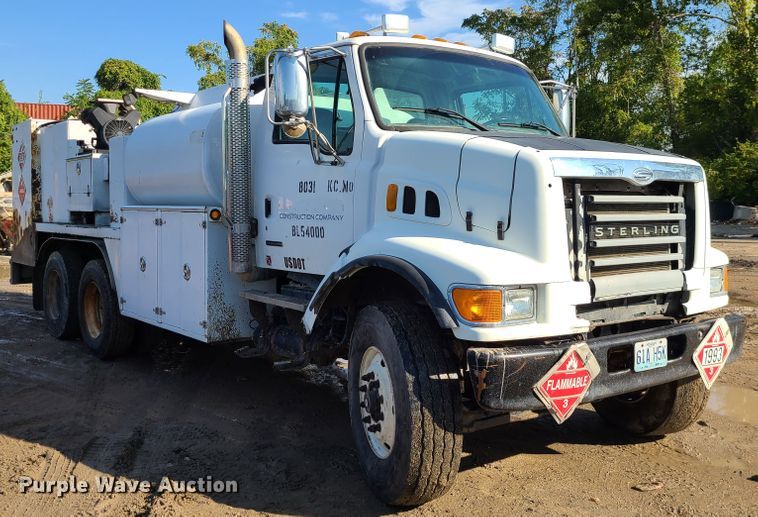 image for item JG9305 2005 Sterling LT7500  fuel / lube truck