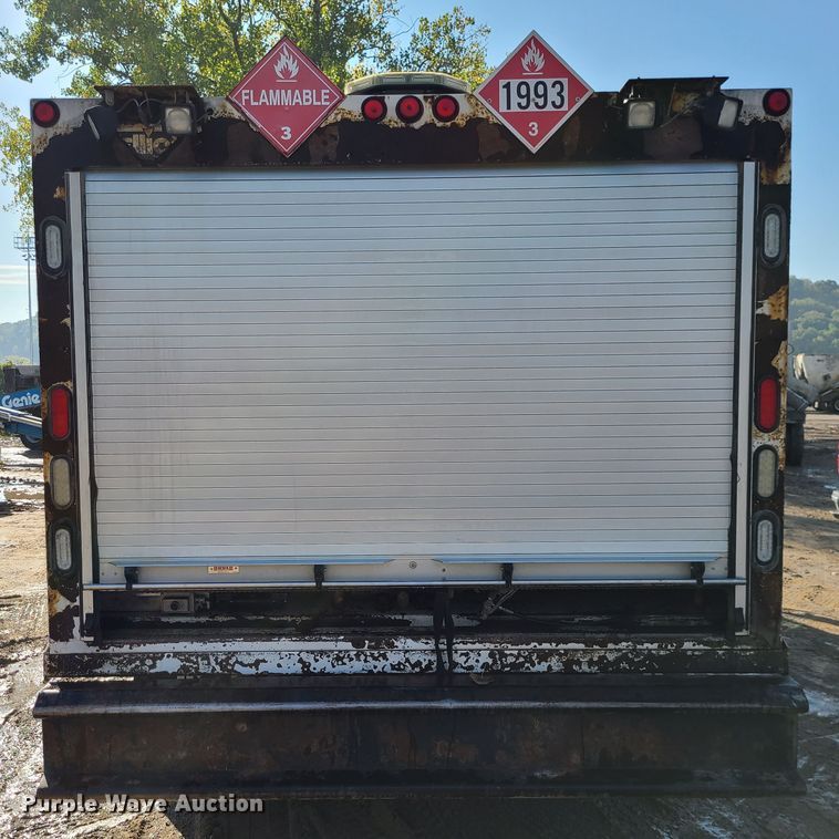 image for item JG9305 2005 Sterling LT7500  fuel / lube truck