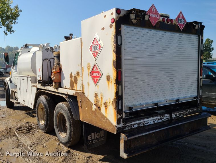 image for item JG9305 2005 Sterling LT7500  fuel / lube truck