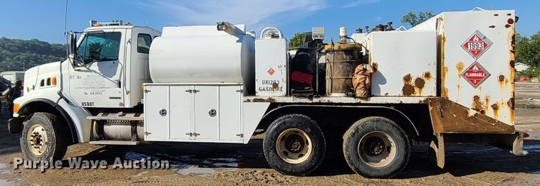 image for item JG9305 2005 Sterling LT7500  fuel / lube truck