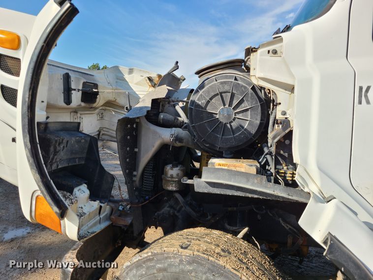 image for item JG9305 2005 Sterling LT7500  fuel / lube truck