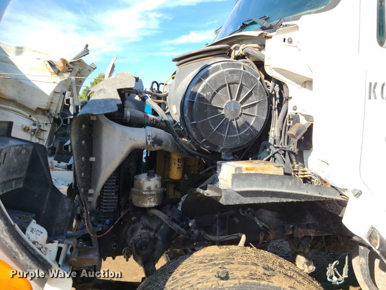 image for item JG9305 2005 Sterling LT7500  fuel / lube truck