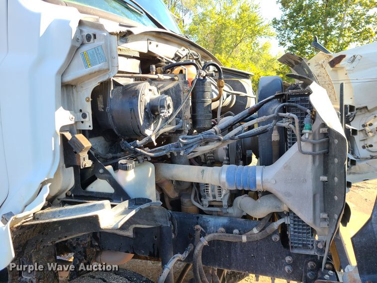 image for item JG9305 2005 Sterling LT7500  fuel / lube truck