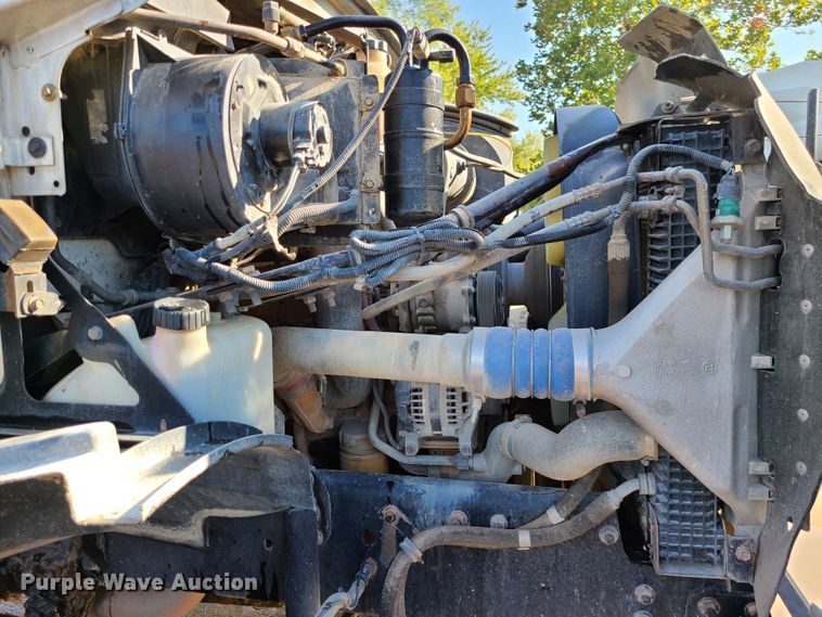 image for item JG9305 2005 Sterling LT7500  fuel / lube truck