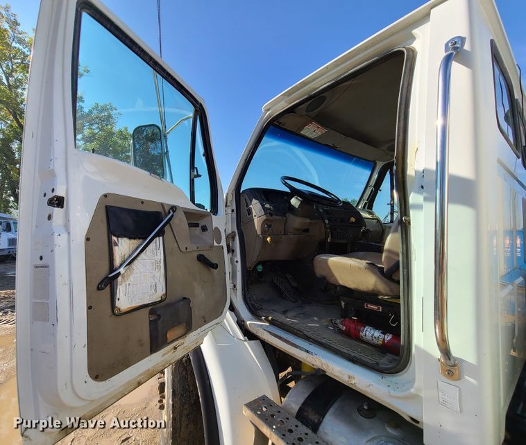 image for item JG9305 2005 Sterling LT7500  fuel / lube truck