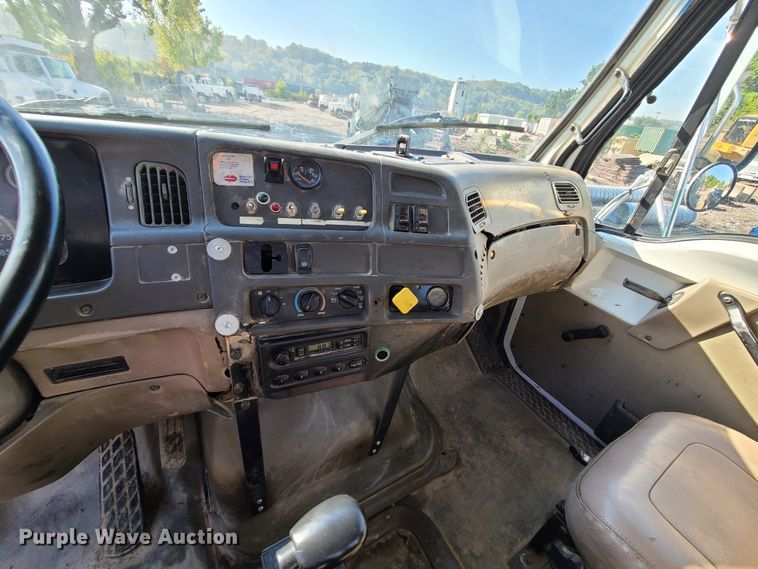 image for item JG9305 2005 Sterling LT7500  fuel / lube truck