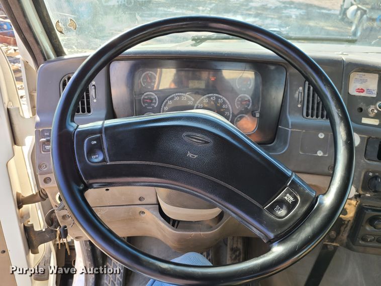 image for item JG9305 2005 Sterling LT7500  fuel / lube truck