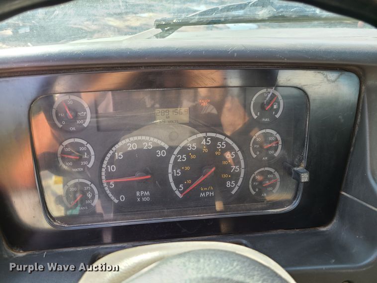 image for item JG9305 2005 Sterling LT7500  fuel / lube truck